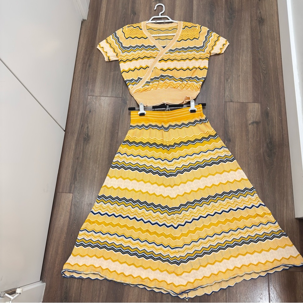 Women’s Summer Striped Yellow and Blue Knit dress set for vacation size S-M - Picture 2 of 10